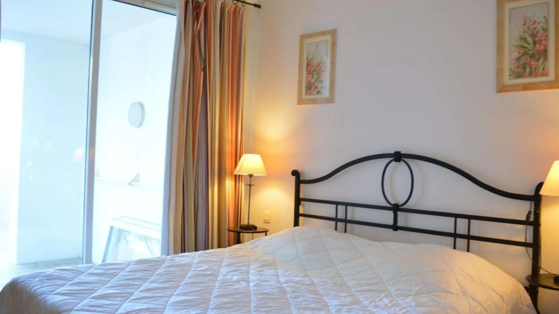 3 Pieces Avec Terrasse, Clim Et Parking A Grimaud - Fr-1-226-390 Apartment France