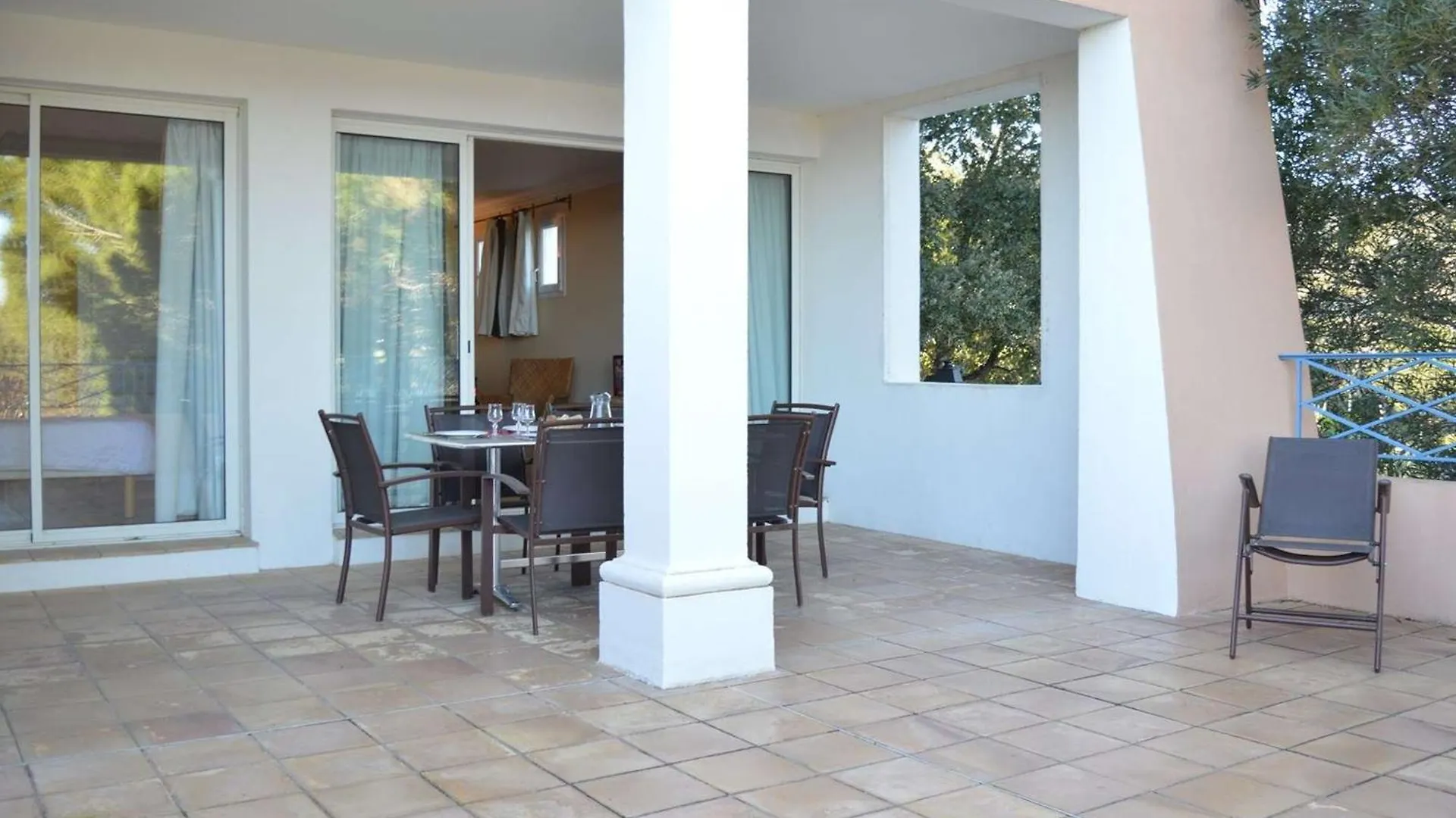 3 Pieces Avec Terrasse, Clim Et Parking A Grimaud - Fr-1-226-390 Apartment 0*,